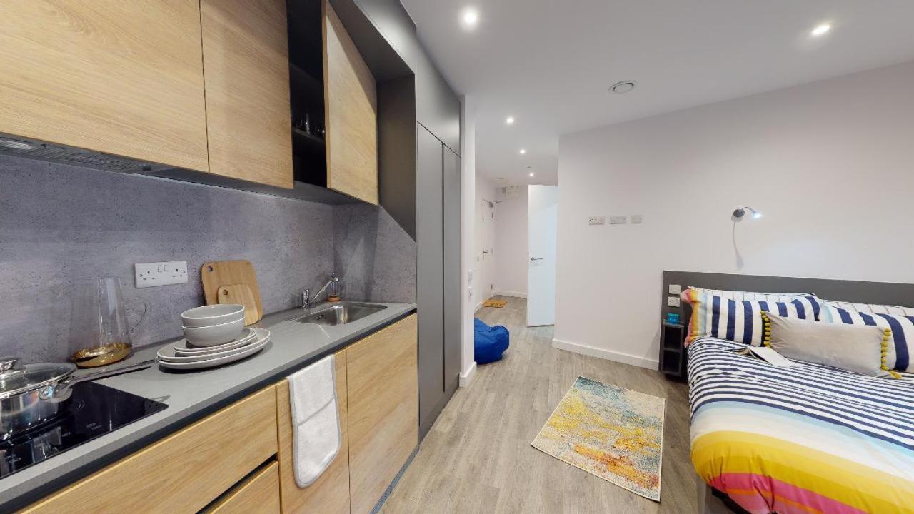 For Students Only Private Bedrooms With Shared Kitchen At Great Court In Appartamento *