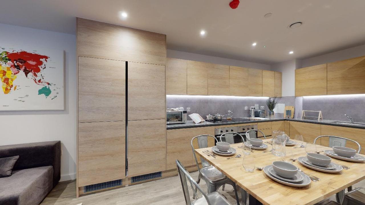 For Students Only Private Bedrooms With Shared Kitchen At Great Court In Appartamento